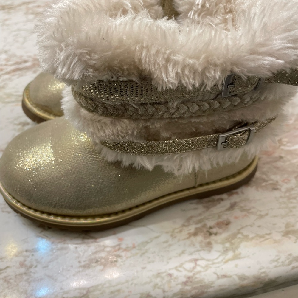 Toddler girls tan boots.
